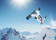 九游官网-绿茵烽火，西甲德比硝烟未散，圣西罗压哨绝唱响彻欧洲