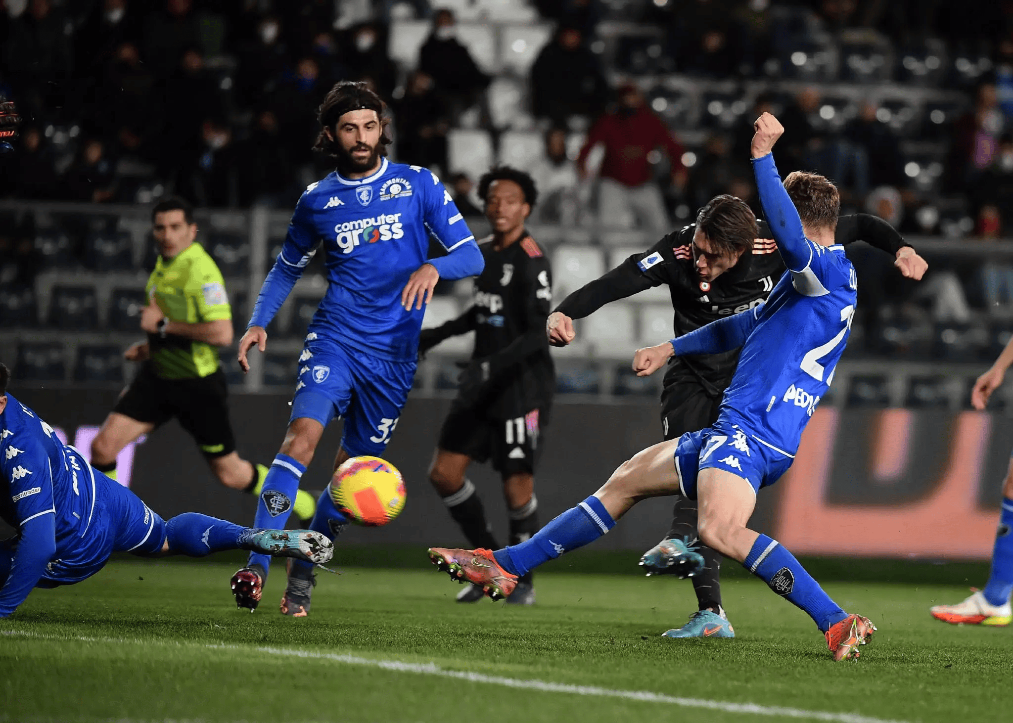 意大利足球联赛赛场上掀起一波波热潮的简单介绍