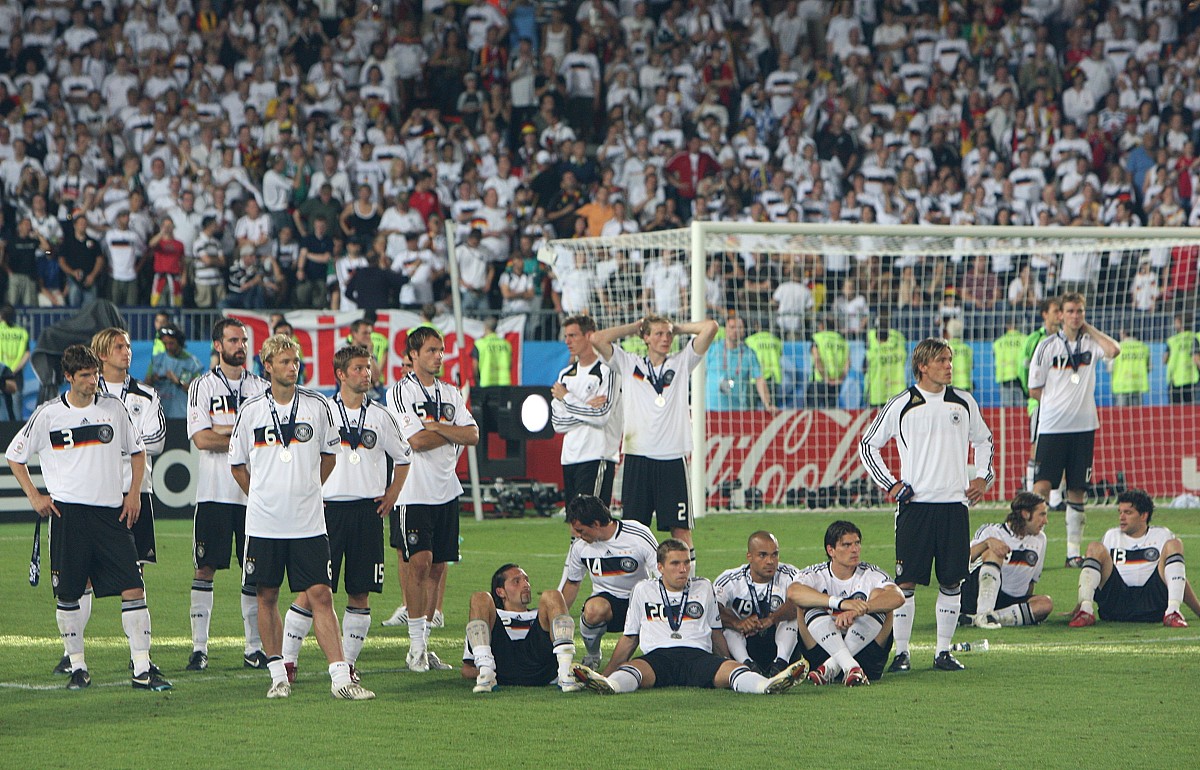 超级对决！欧洲杯资格赛场上激战不断