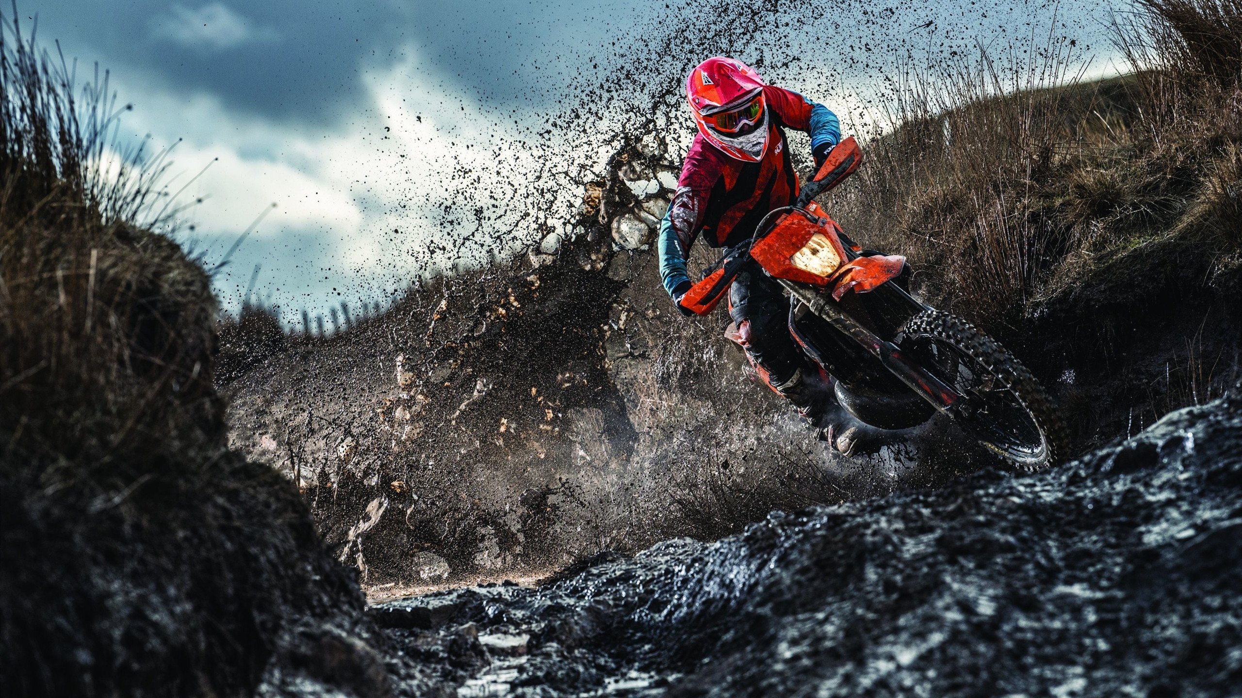 桑巴与蓝黑的对决，当姆巴佩的冠军光芒照亮非典型战场