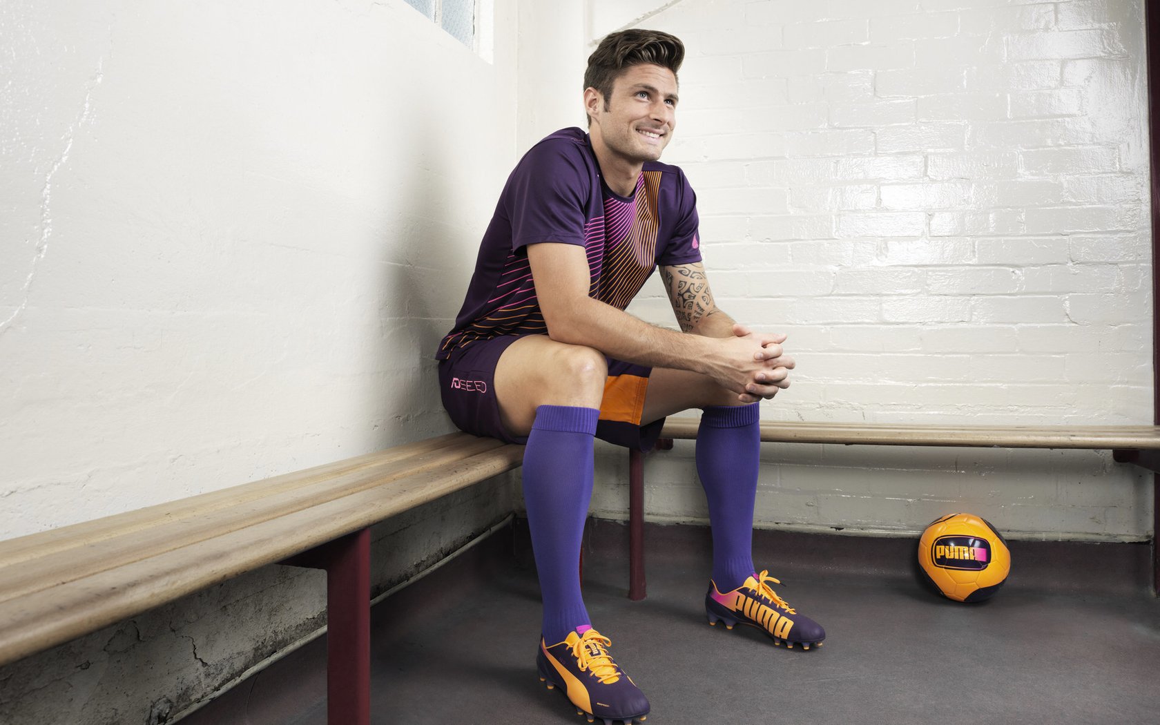 富安健洋，舞台越大越强，那不勒斯最后时刻击碎波兰铁骑