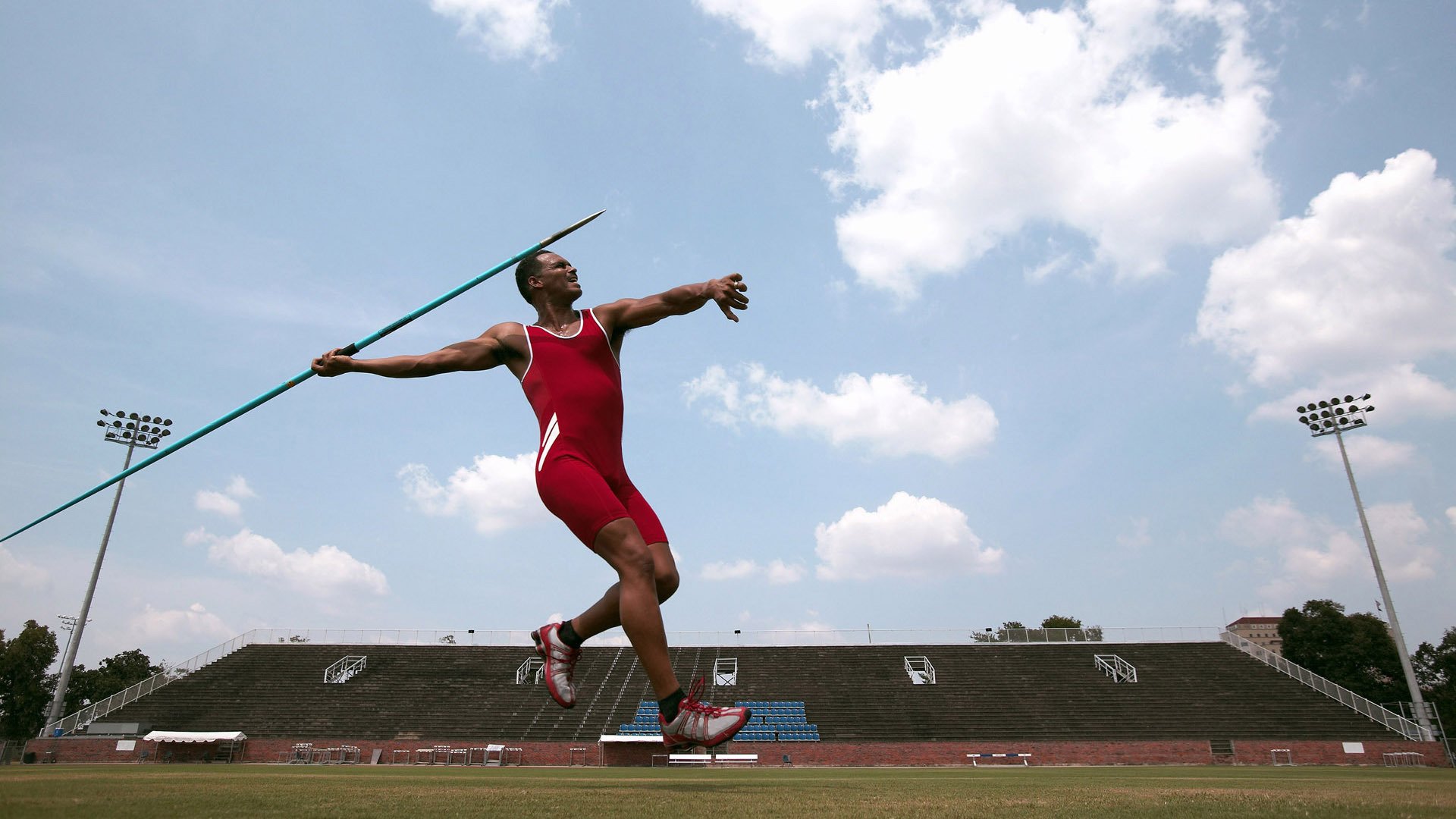 英超争冠焦点战，莱比锡红牛逆转波兰—一场跨越联赛的隐喻较量